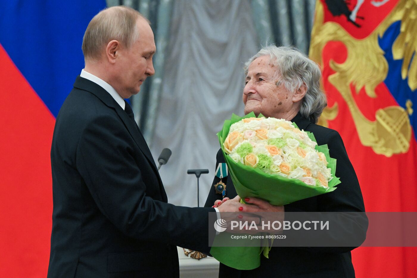 Президент Владимир Путин вручил высшие государственные награды РФ