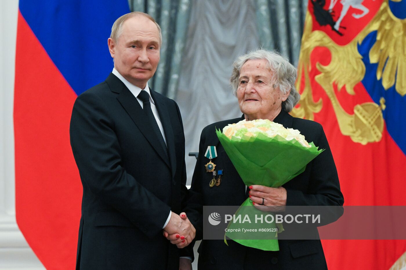 Президент Владимир Путин вручил высшие государственные награды РФ