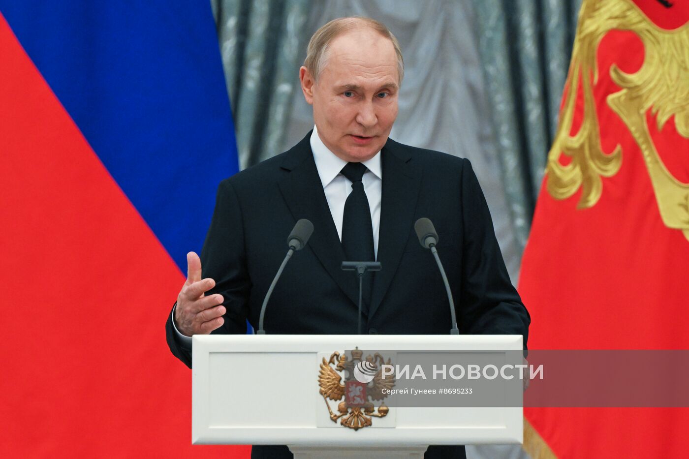 Президент Владимир Путин вручил высшие государственные награды РФ