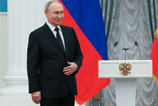 Президент Владимир Путин вручил высшие государственные награды РФ