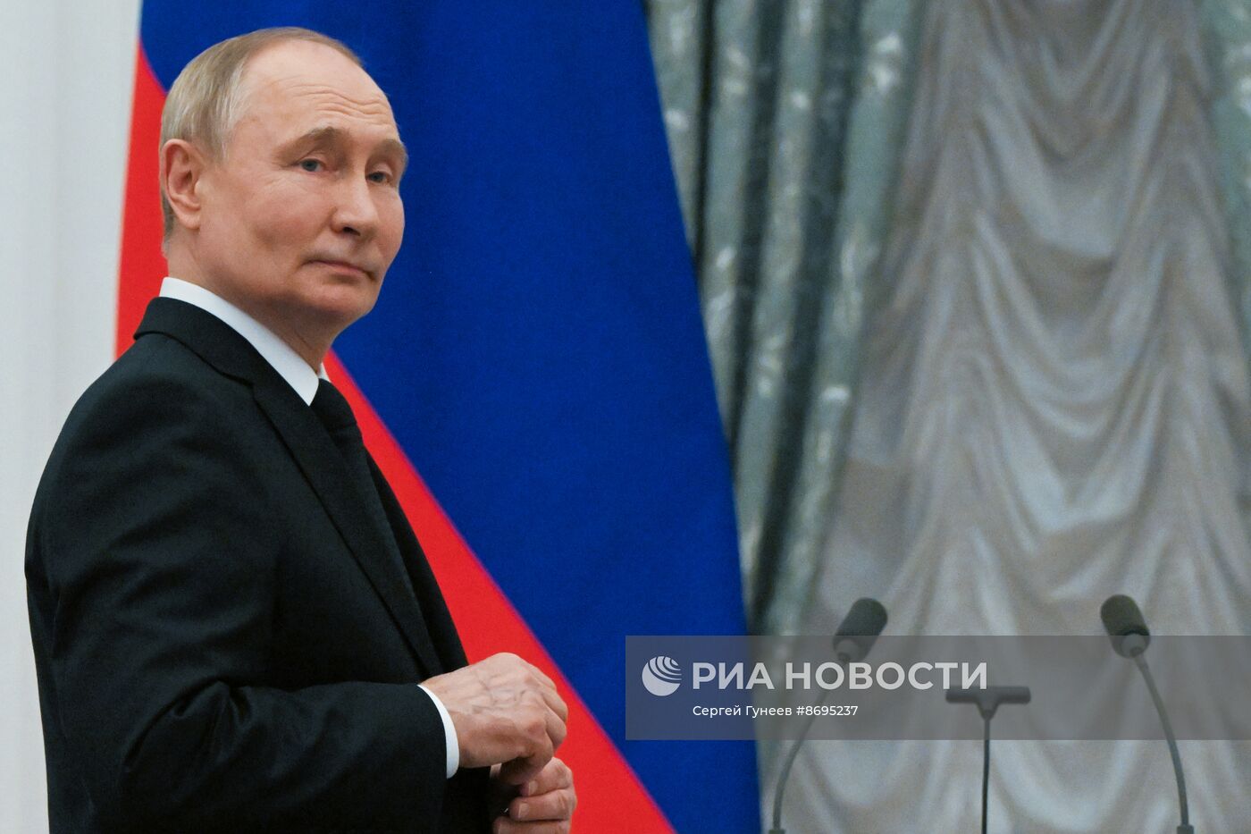 Президент Владимир Путин вручил высшие государственные награды РФ