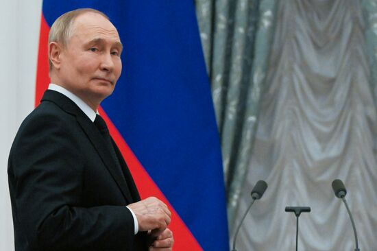 Президент Владимир Путин вручил высшие государственные награды РФ