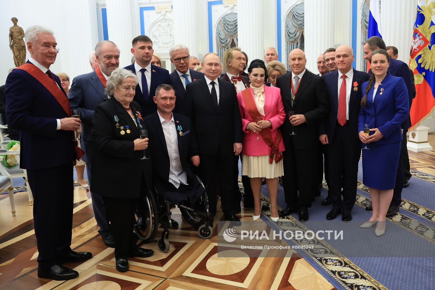 Президент Владимир Путин вручил высшие государственные награды РФ