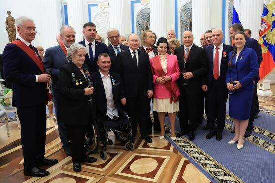 Президент Владимир Путин вручил высшие государственные награды РФ