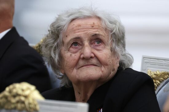 Президент Владимир Путин вручил высшие государственные награды РФ