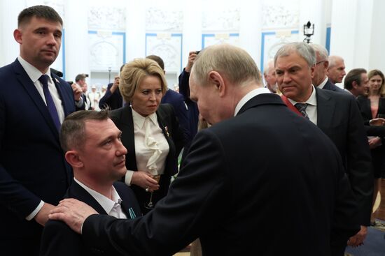 Президент Владимир Путин вручил высшие государственные награды РФ