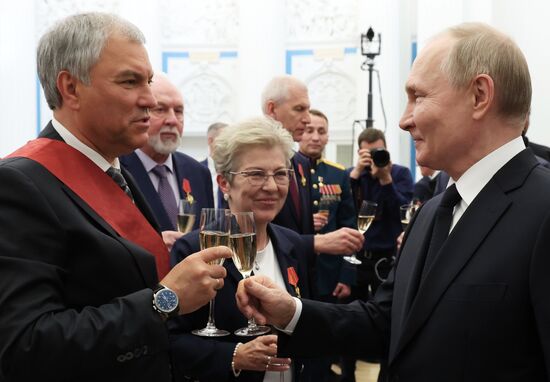 Президент Владимир Путин вручил высшие государственные награды РФ