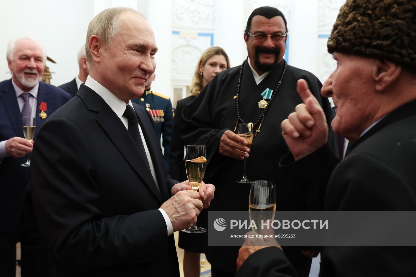 Президент Владимир Путин вручил высшие государственные награды РФ