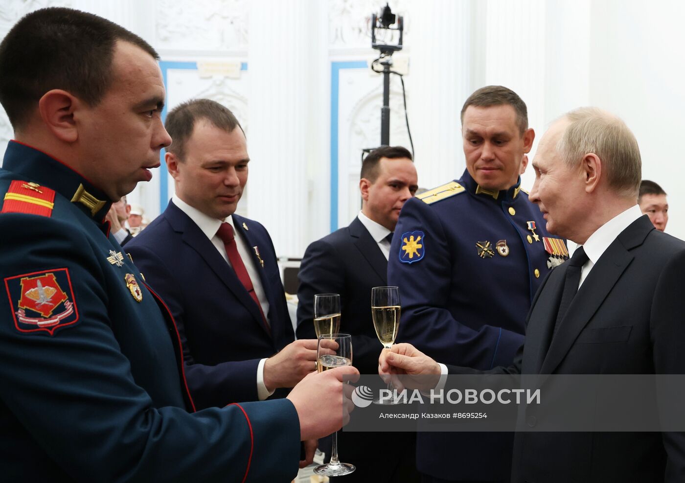 Президент Владимир Путин вручил высшие государственные награды РФ