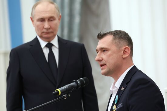 Президент Владимир Путин вручил высшие государственные награды РФ