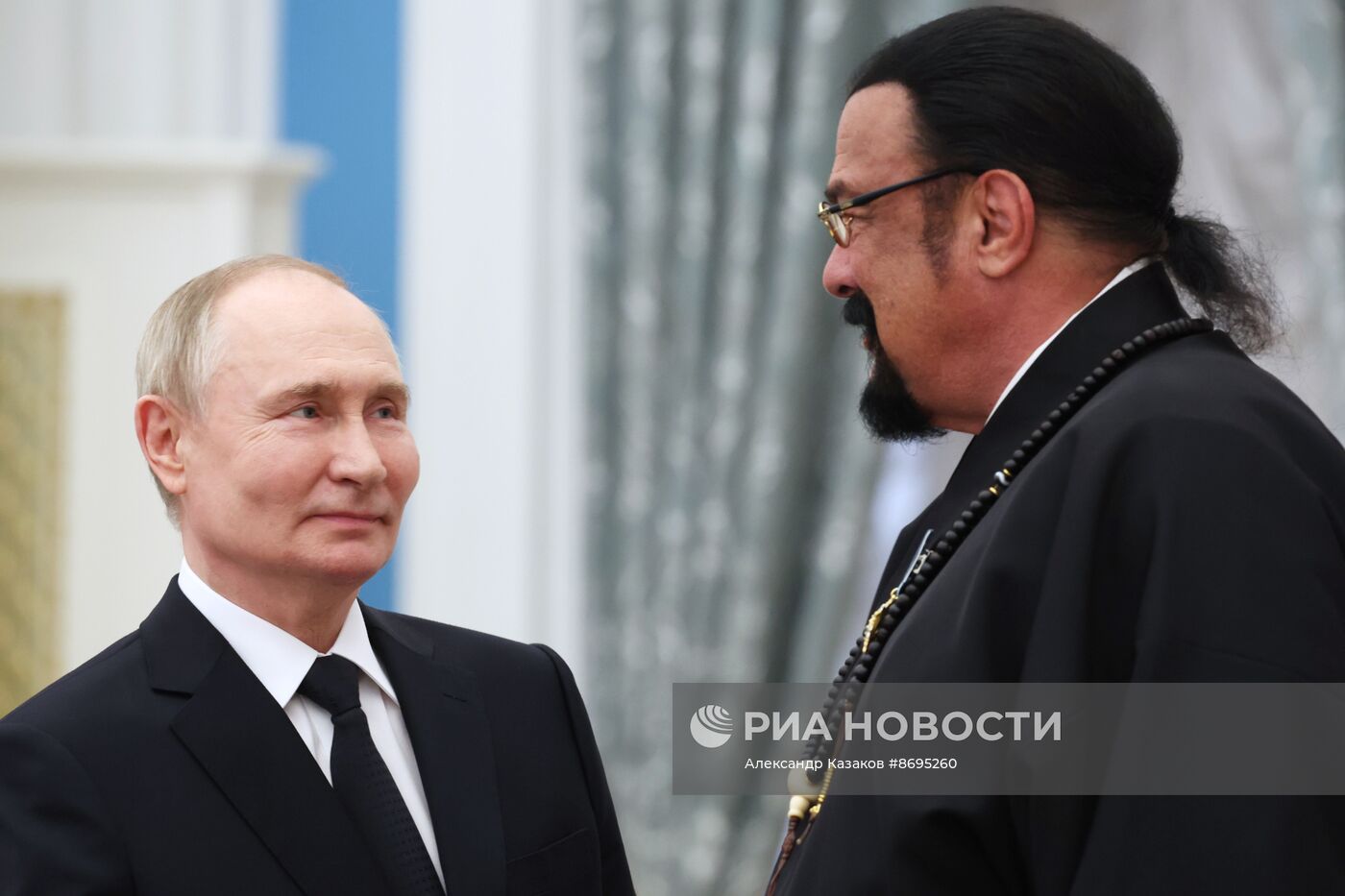 Президент Владимир Путин вручил высшие государственные награды РФ