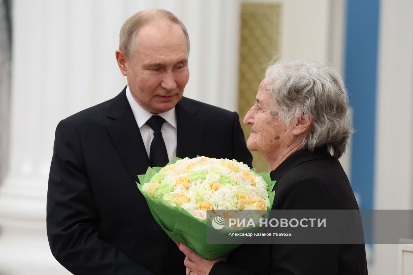 Президент Владимир Путин вручил высшие государственные награды РФ