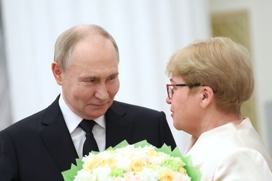 Президент Владимир Путин вручил высшие государственные награды РФ