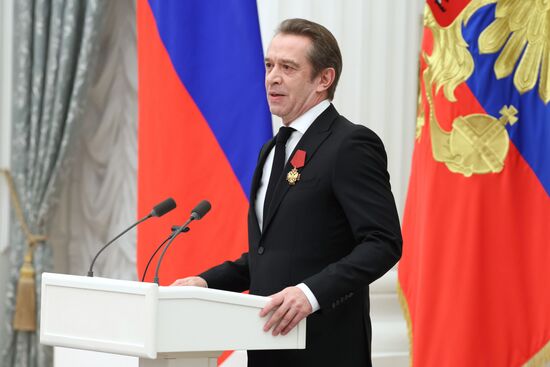 Президент Владимир Путин вручил высшие государственные награды РФ