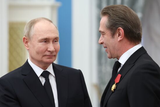 Президент Владимир Путин вручил высшие государственные награды РФ