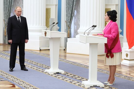 Президент Владимир Путин вручил высшие государственные награды РФ