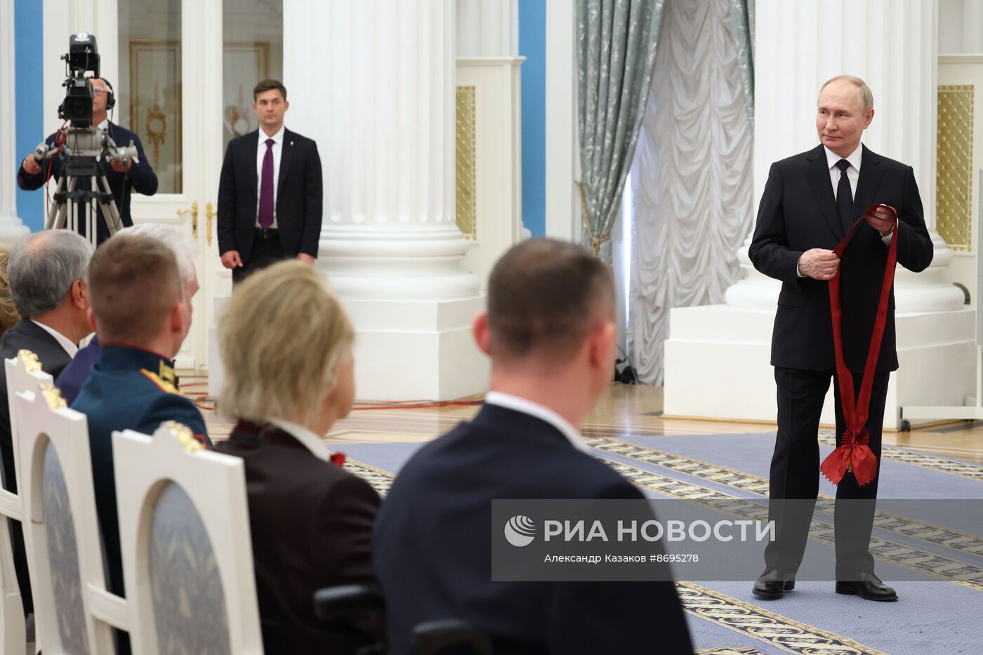 Президент Владимир Путин вручил высшие государственные награды РФ