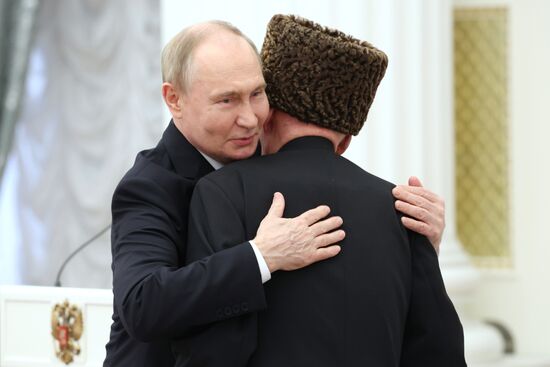 Президент Владимир Путин вручил высшие государственные награды РФ