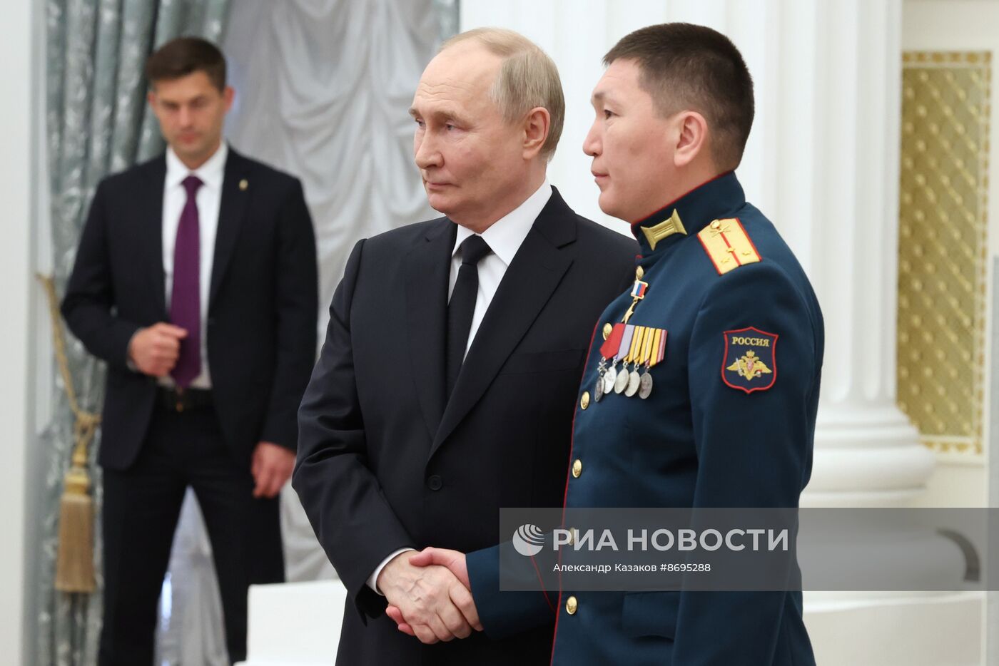 Президент Владимир Путин вручил высшие государственные награды РФ