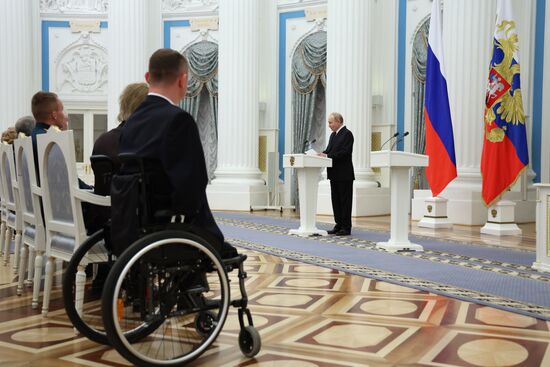 Президент Владимир Путин вручил высшие государственные награды РФ