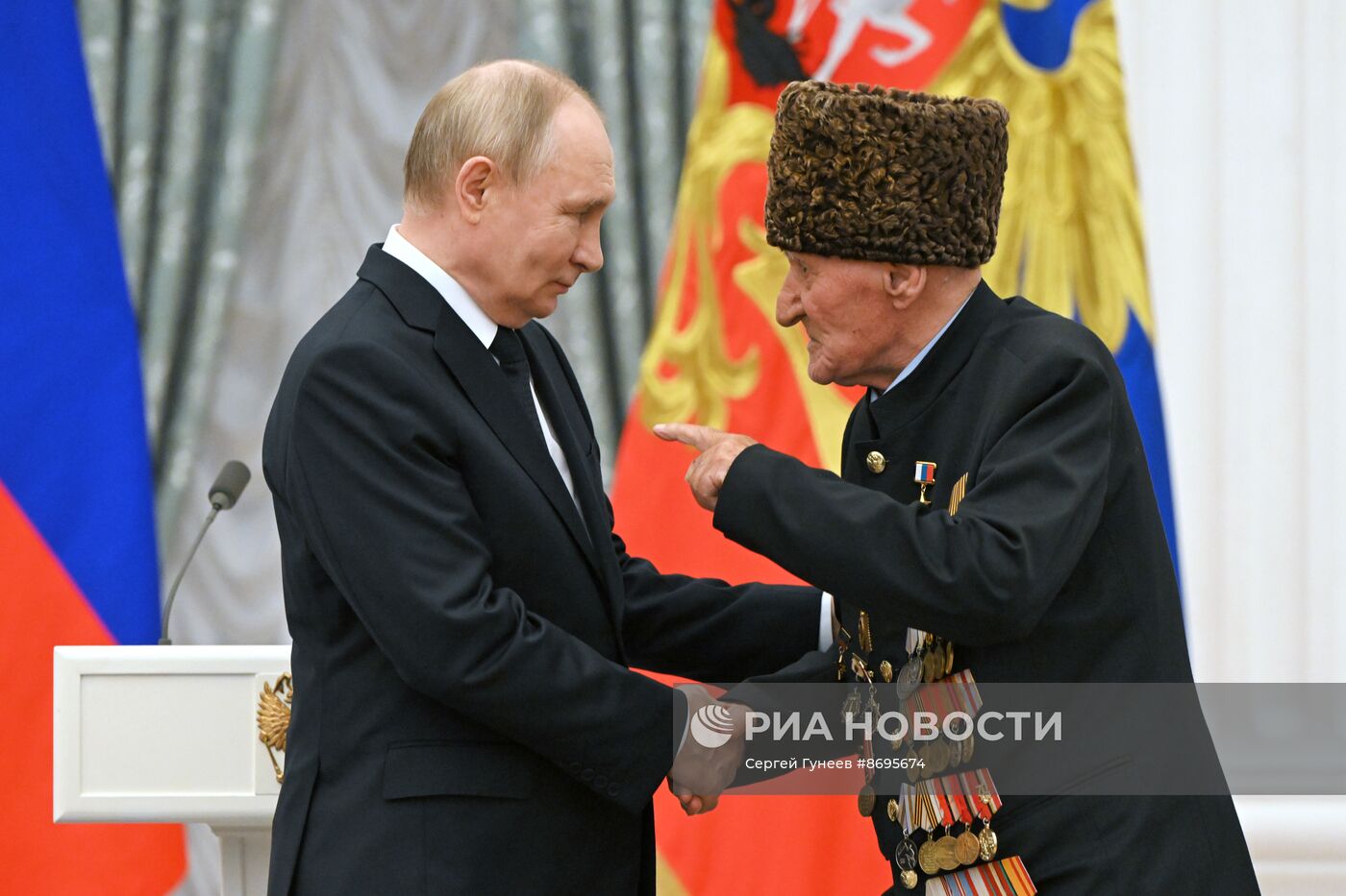 Президент Владимир Путин вручил высшие государственные награды РФ