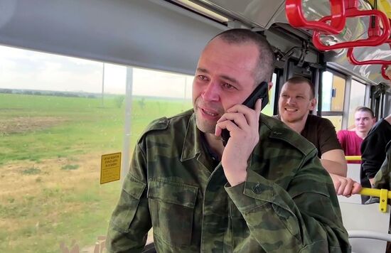 Возвращение российских военных из украинского плена