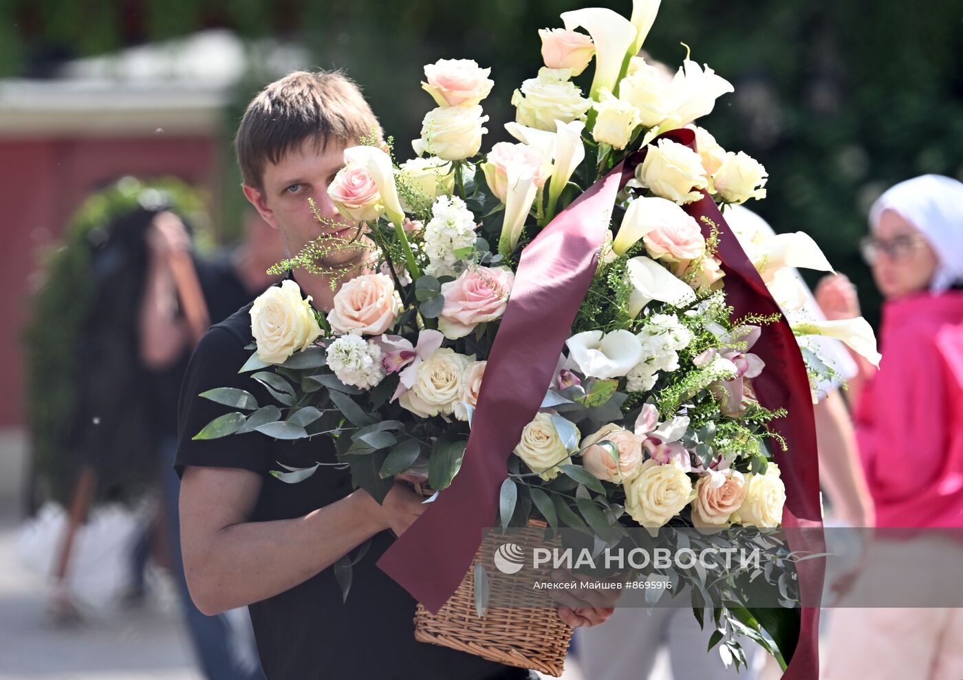 Прощание с заслуженной артисткой РФ А. Заворотнюк 