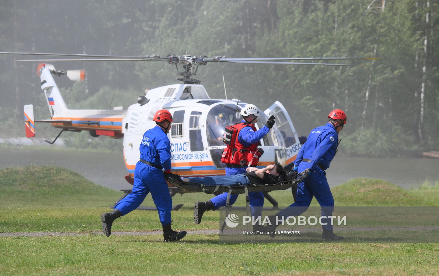 Учения МЧС России на территории Ногинского спасательного центра