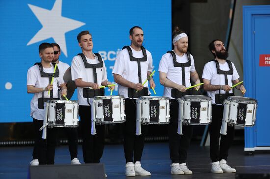 Выставка "Россия". Церемония открытия Международного фестиваля детства и юности "Фестиваль Движения Первых"