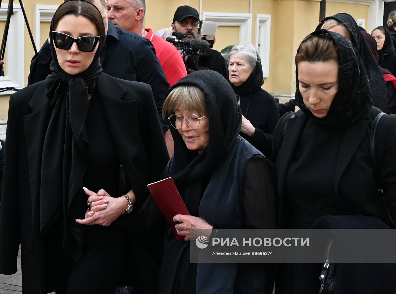 Прощание с заслуженной артисткой РФ А. Заворотнюк 