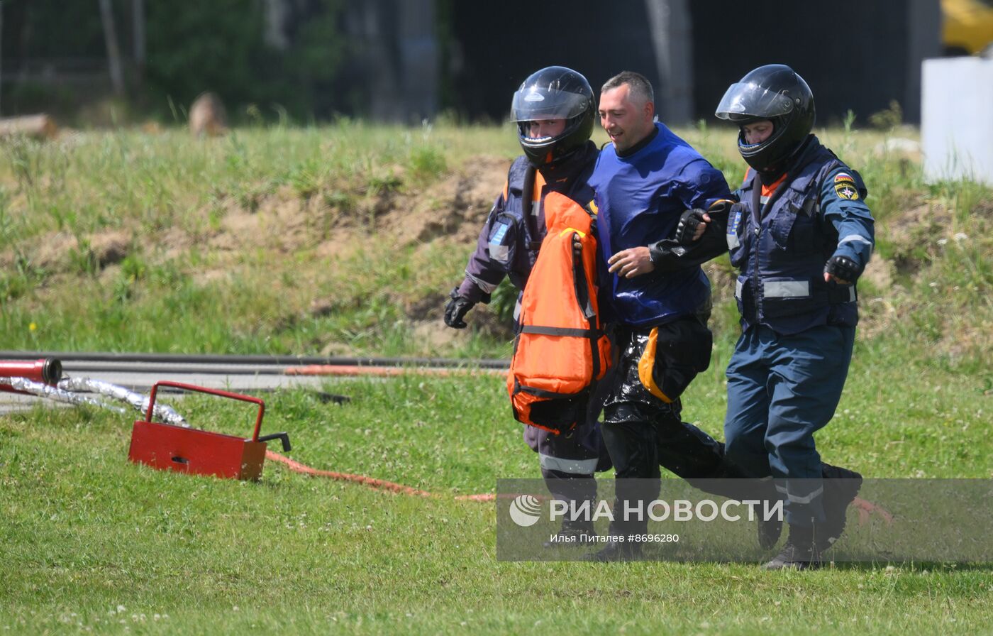 Учения МЧС России на территории Ногинского спасательного центра