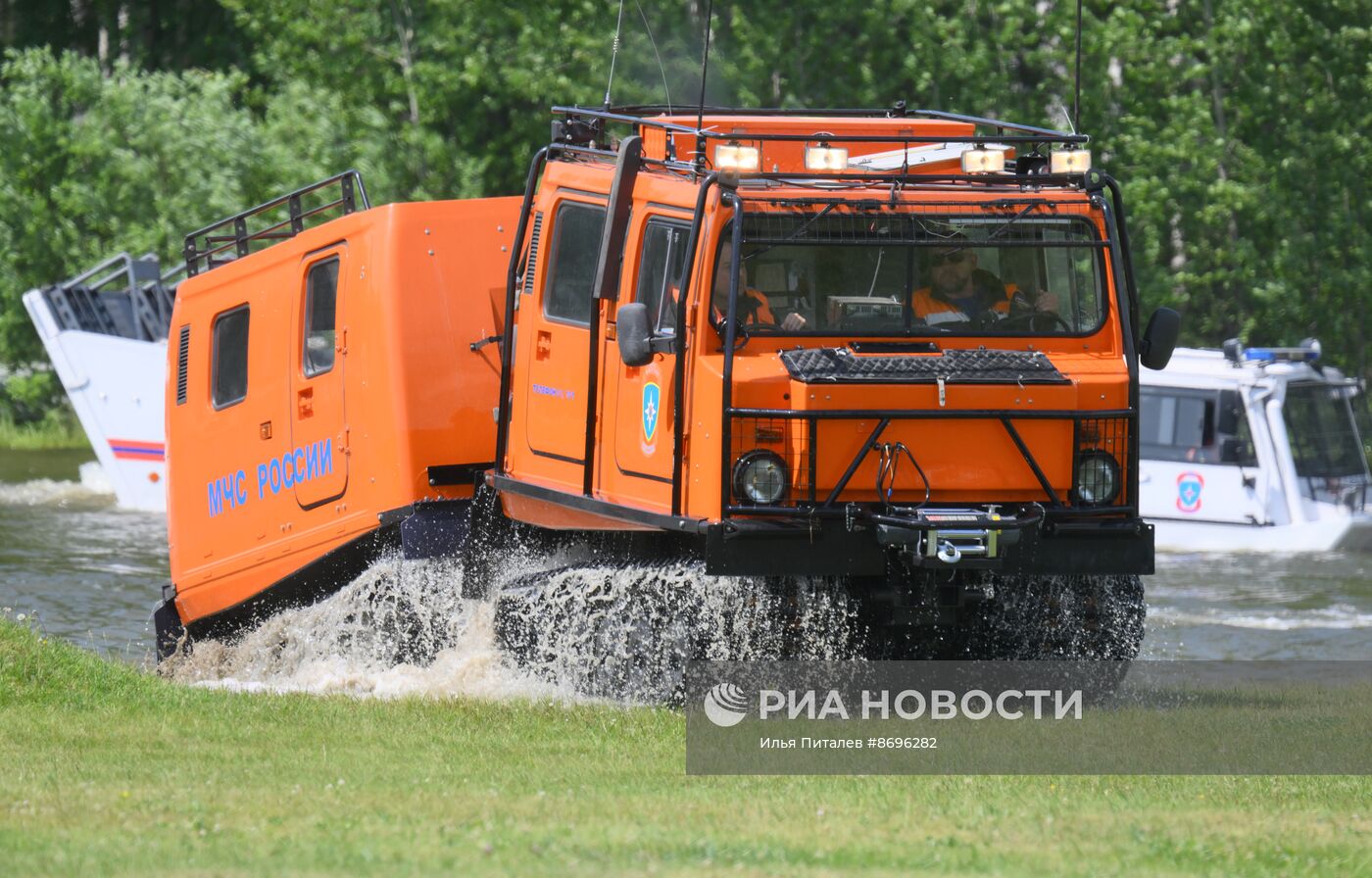 Учения МЧС России на территории Ногинского спасательного центра