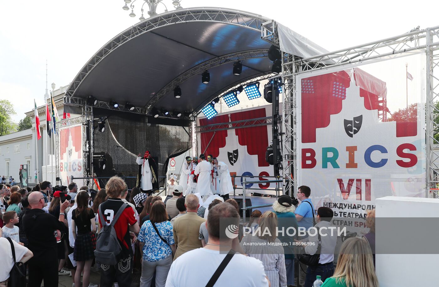 Выставка "Россия". VII Международный фестиваль театральных школ стран БРИКС