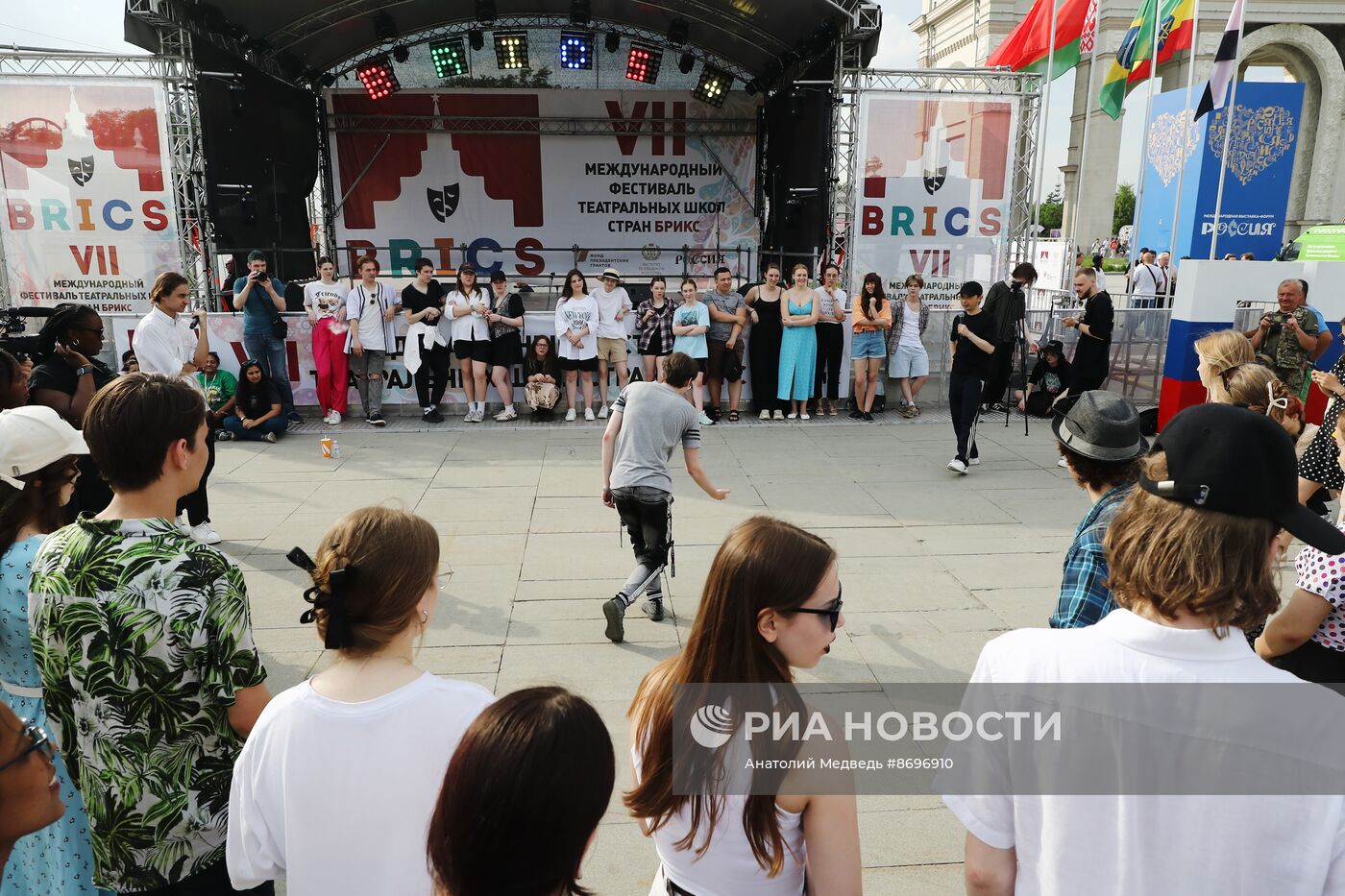 Выставка "Россия". VII Международный фестиваль театральных школ стран БРИКС