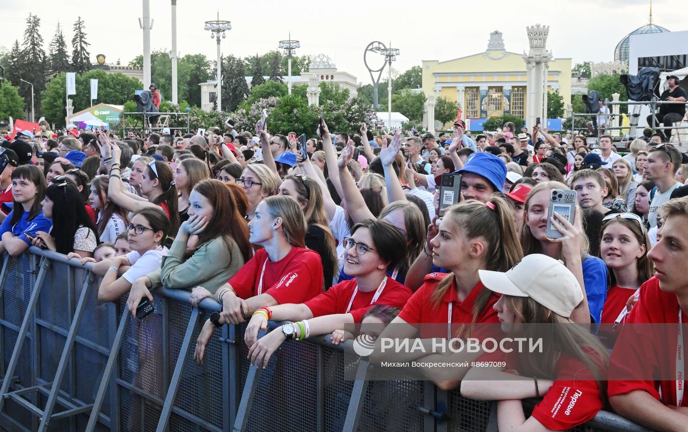 Выставка "Россия". Церемония закрытия Международного фестиваля детства и юности "Фестиваль Движения Первых"