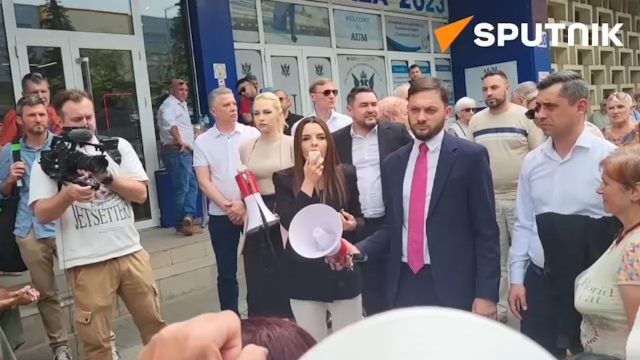 Участники протеста в поддержку Евгении Гуцул требуют отставки Майи Санду