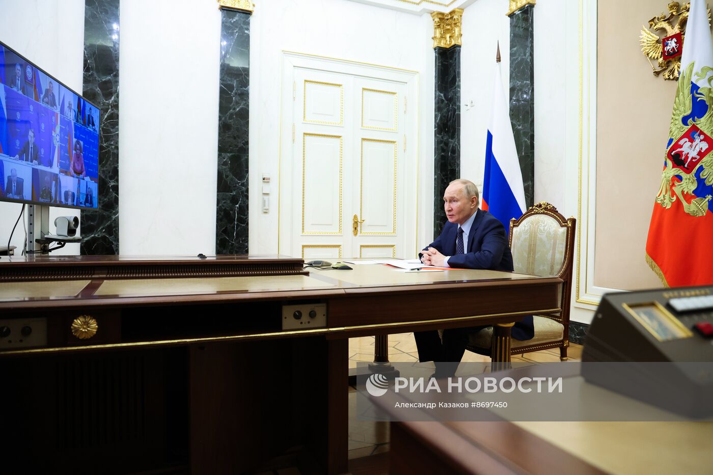 Президент Владимир Путин провел совещание Совбеза РФ