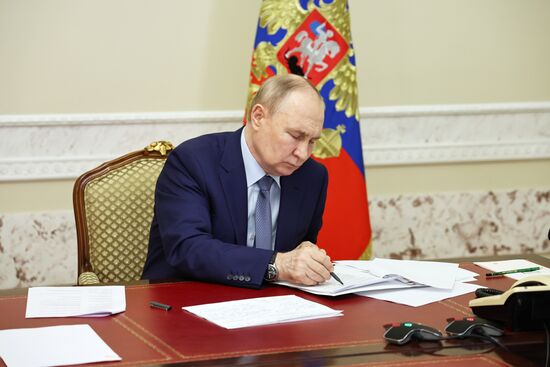 Президент Владимир Путин провел совещание с членами правительства