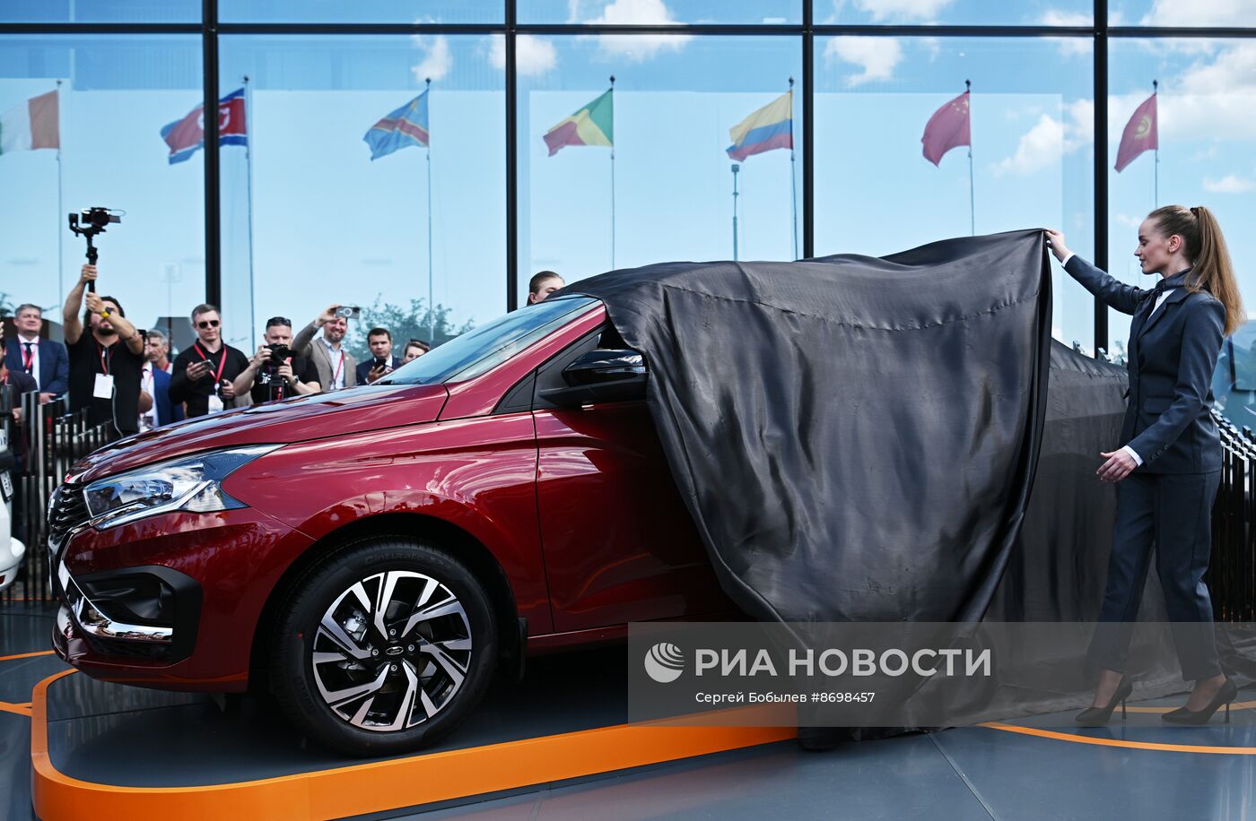 ПМЭФ-2024. Презентация новой модели Lada Iskra