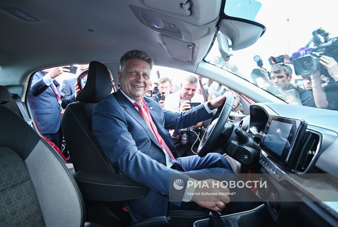 ПМЭФ-2024. Презентация новой модели Lada Iskra