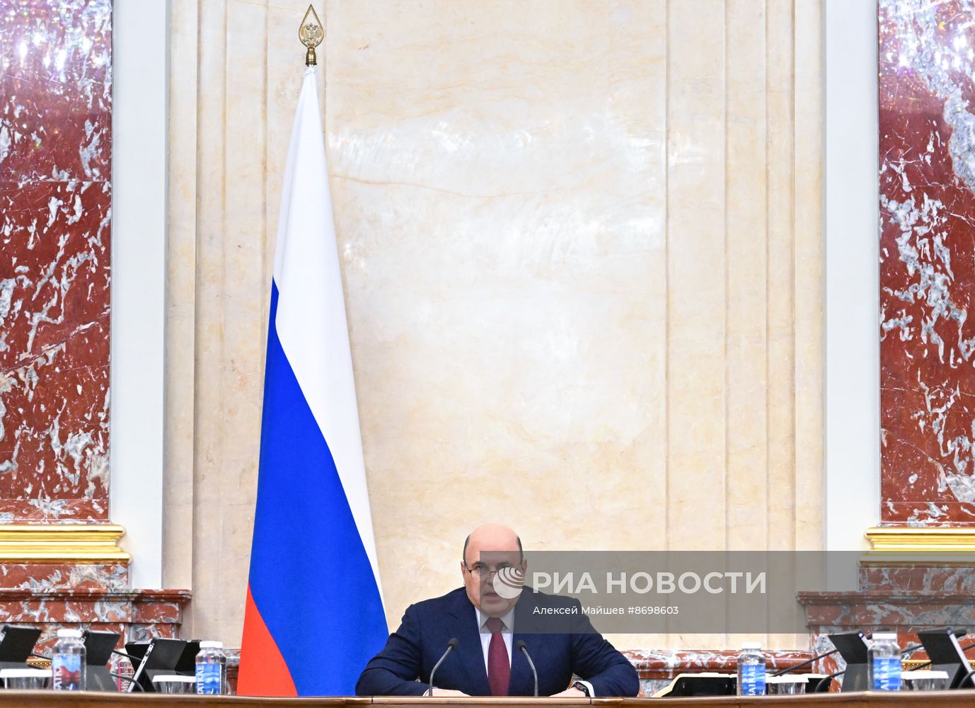 Премьер-министр Михаил Мишустин провел заседание правительства РФ