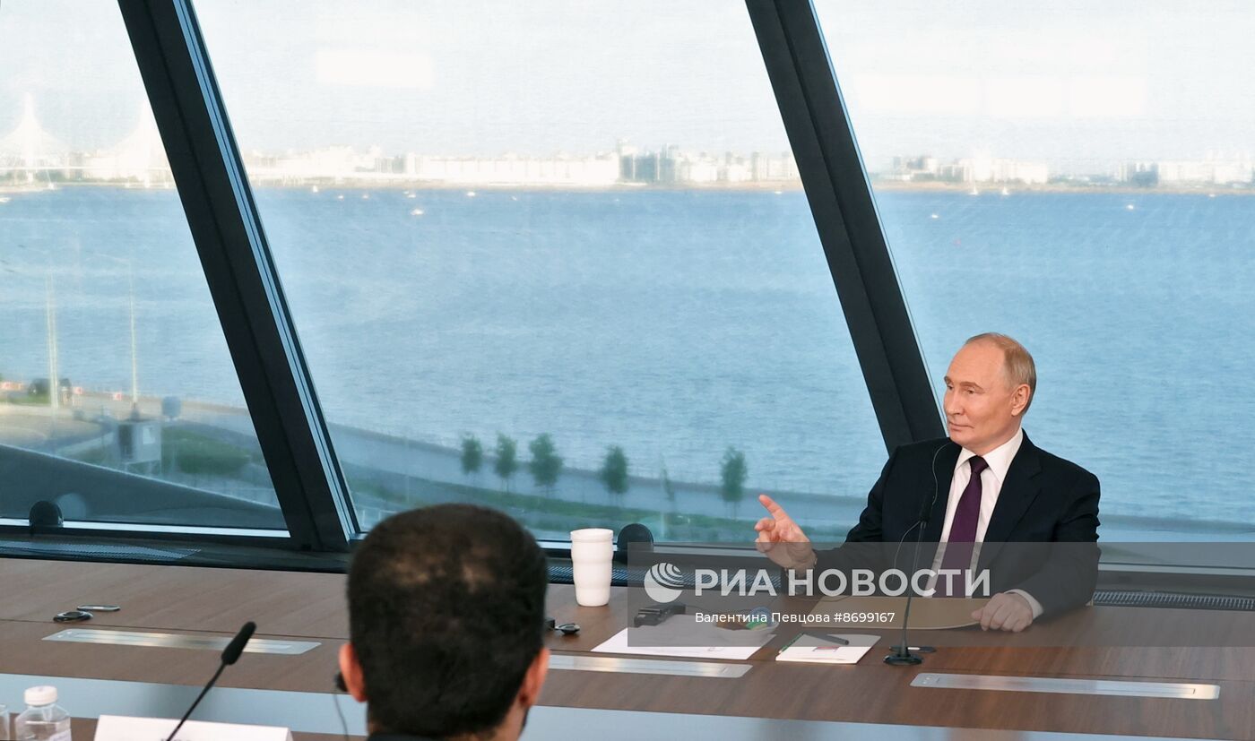 Рабочая поездка президента Владимира Путина в Санкт-Петербург
