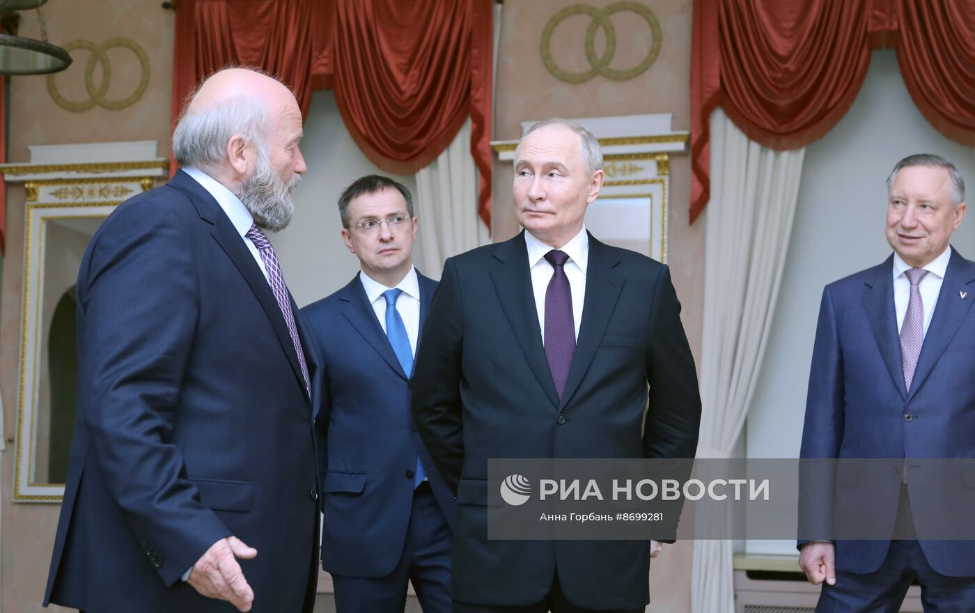 Рабочая поездка президента Владимира Путина в Санкт-Петербург