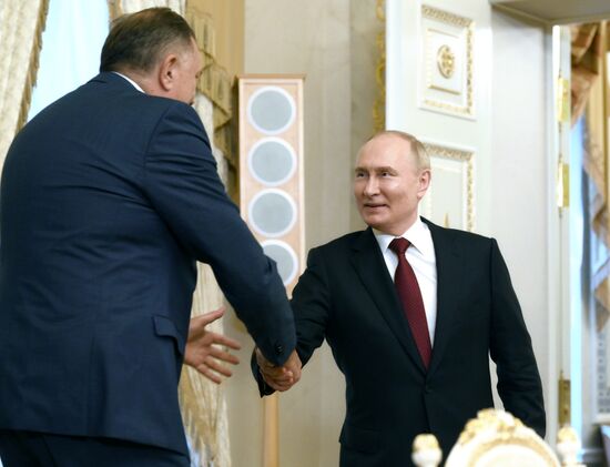 Президент Владимир Путин провел встречу с президентом Республики Сербская Милорадом Додиком