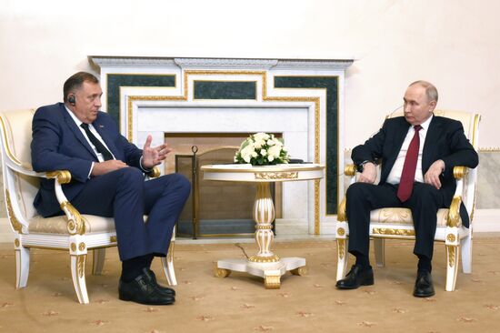 Президент Владимир Путин провел встречу с президентом Республики Сербская Милорадом Додиком