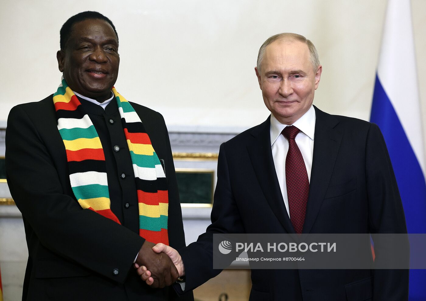 Президент Владимир Путин провел переговоры с президентом Республики Зимбабве Эммерсоном Мнангагвой