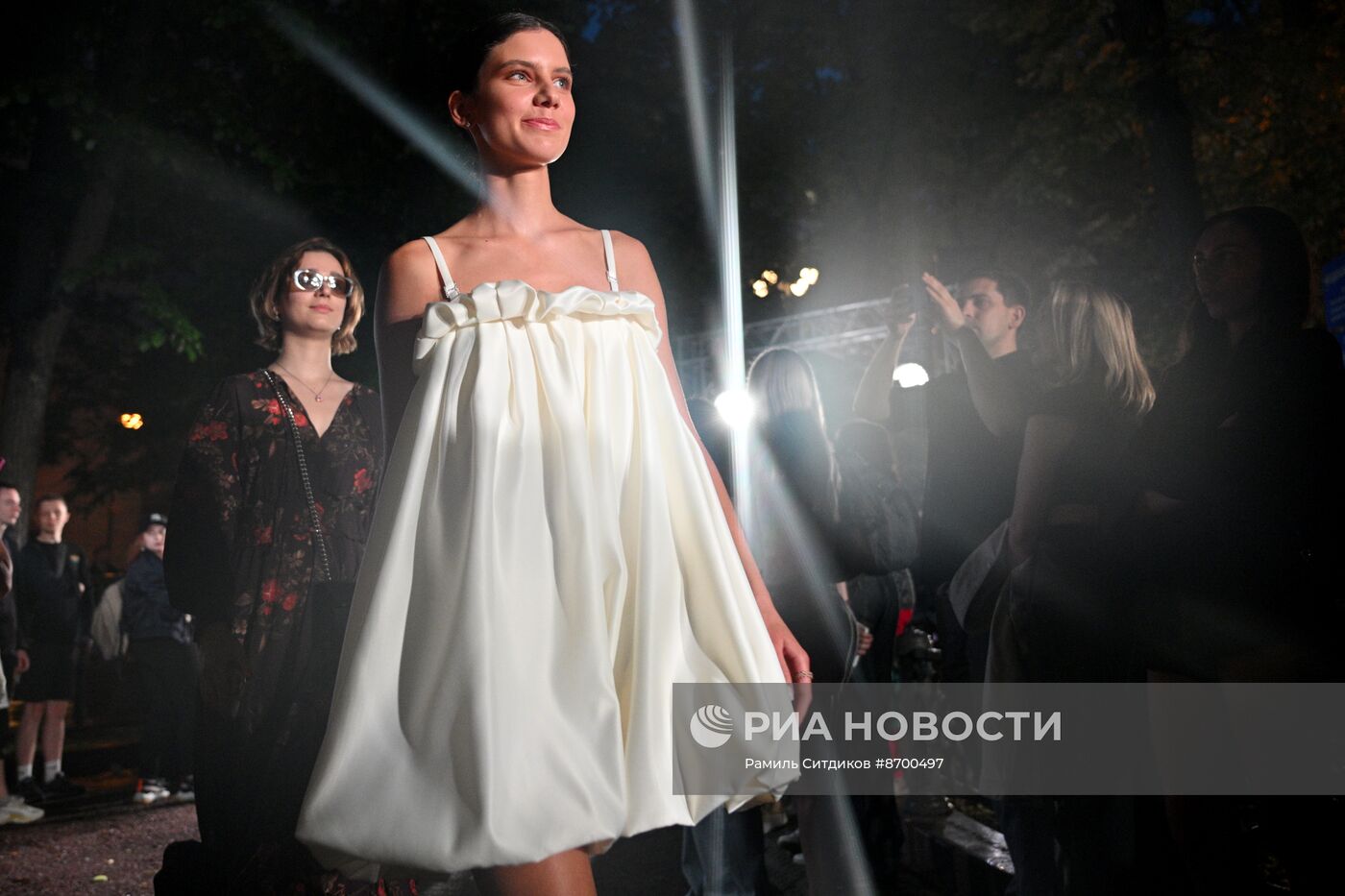 Модный показ на Патриарших прудах