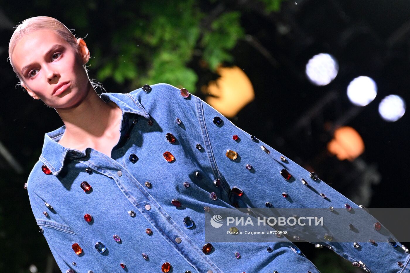 Модный показ на Патриарших прудах