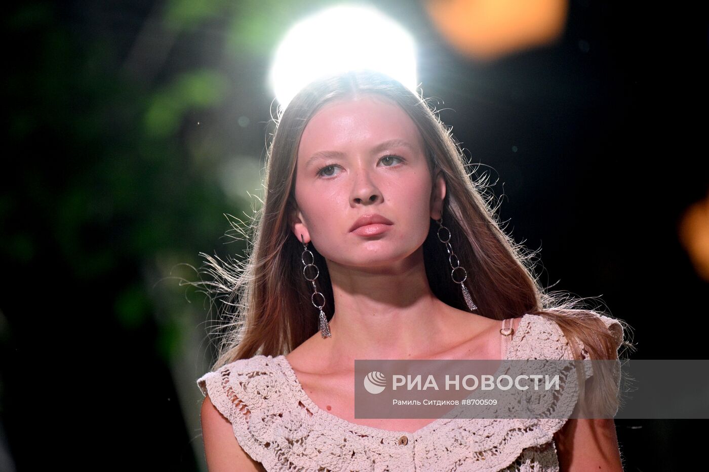 Модный показ на Патриарших прудах