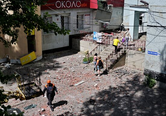 Последствия обстрела Луганска со стороны ВСУ